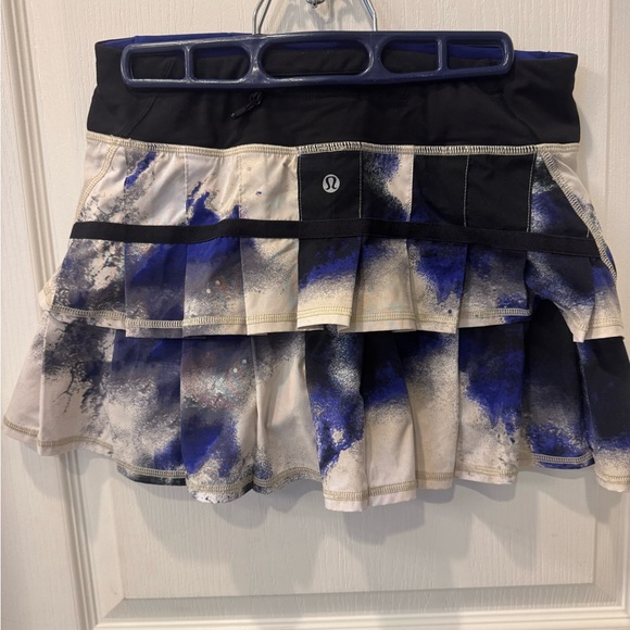 Lululemon skort size 4 - Picture 4 of 6
